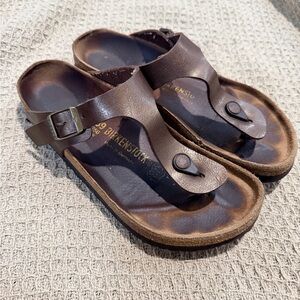 Birkenstock Gizeh Gold Thong Sandals
Women's Size 39